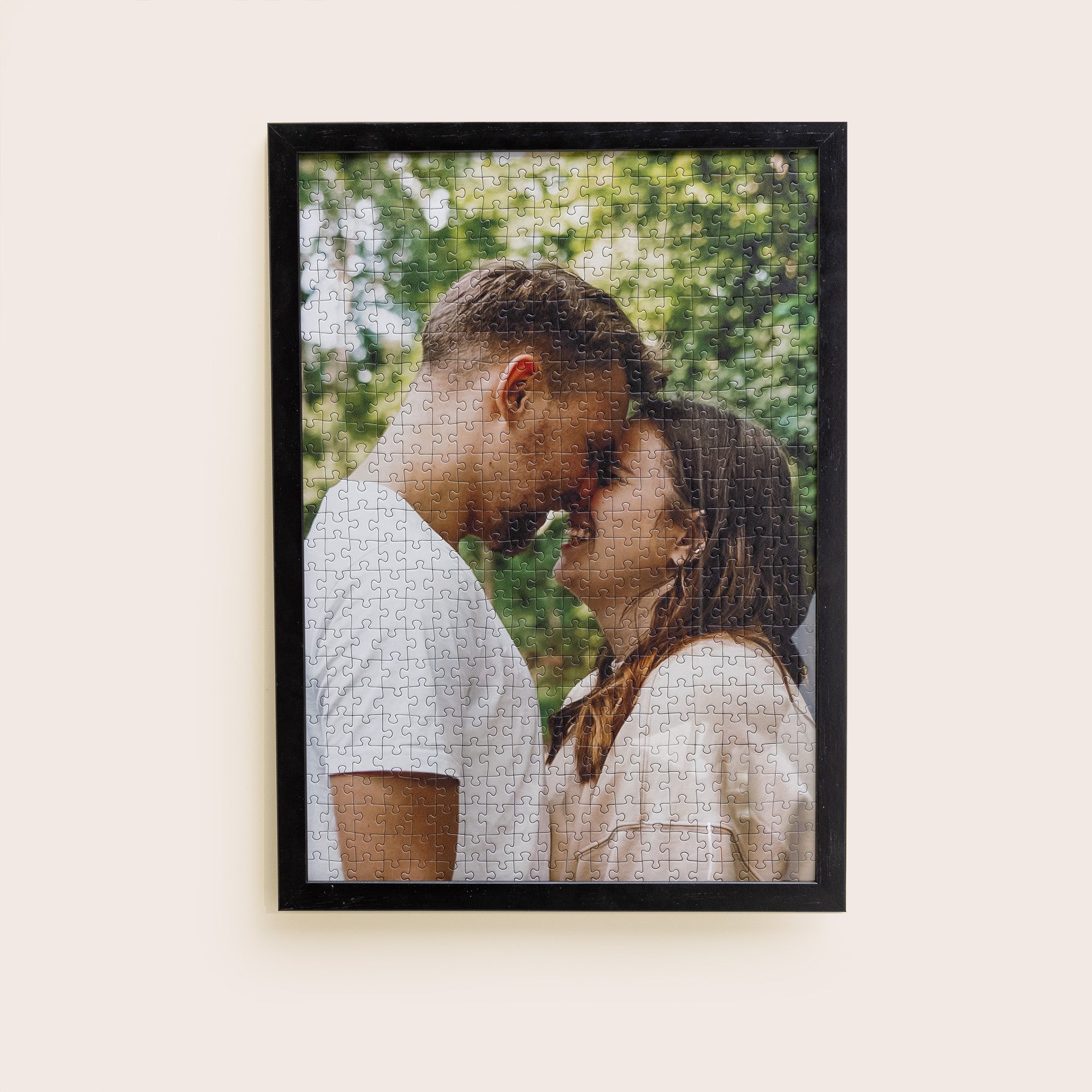Schwarzer Bilderrahmen – eleganter Rahmen in Schwarz für Poster und Fotos, modernes Wohnaccessoire und stilvolle Wanddekoration